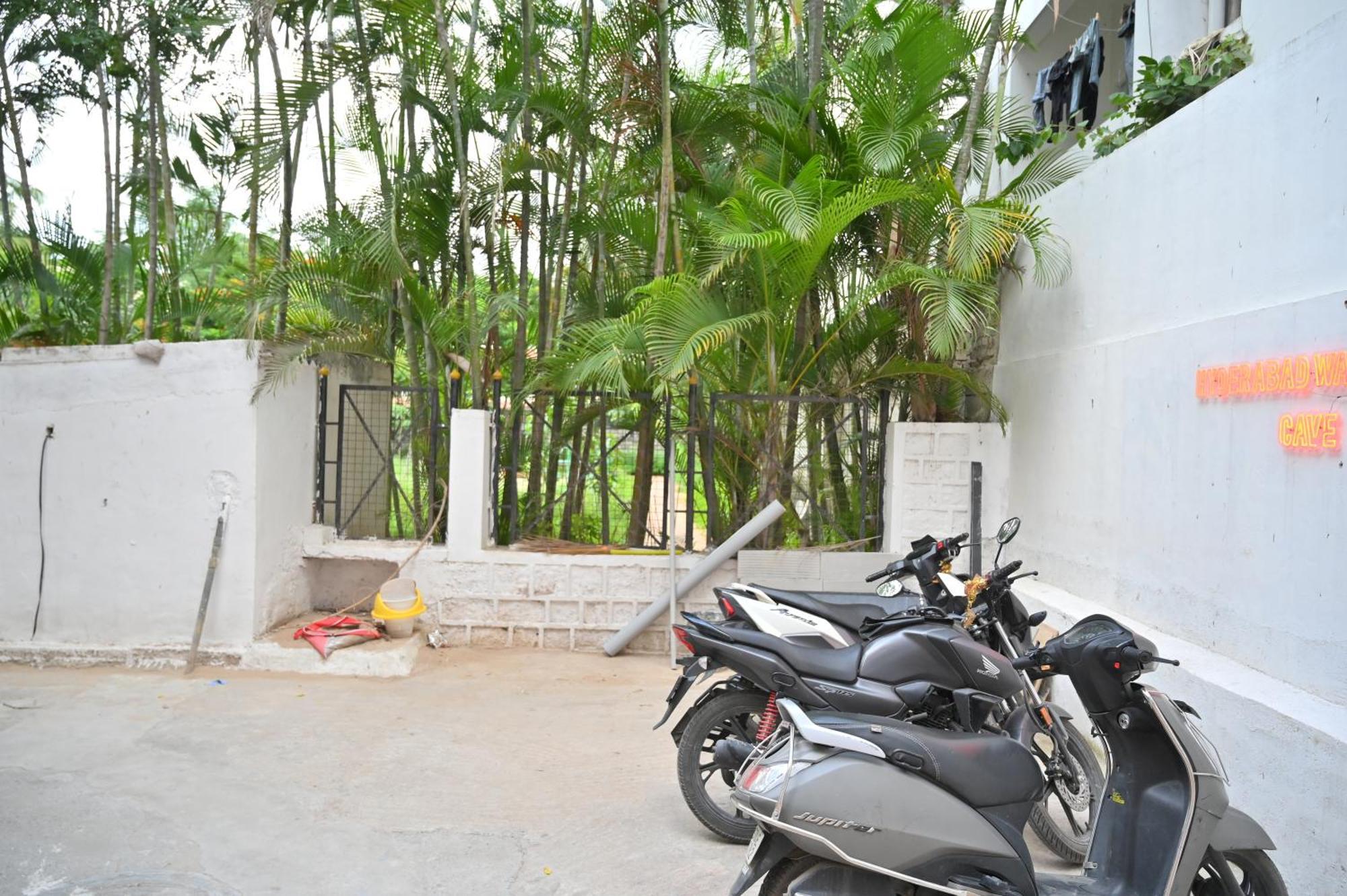 Hyderabad Wanderers Cave Hotel Kültér fotó